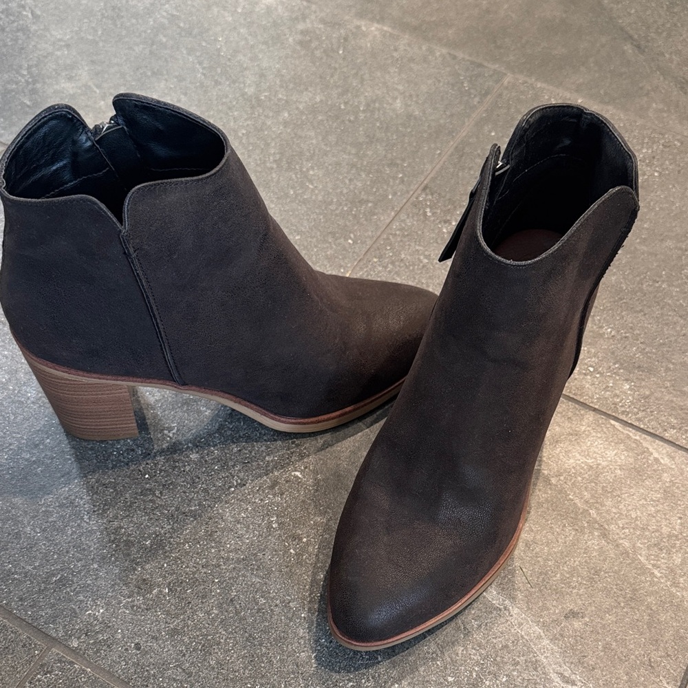 Elegant Black Ankle Boots